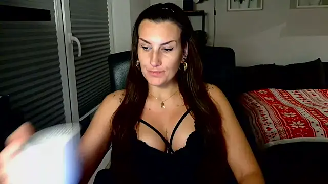 DonnaAmore online show from 11-19-25, 03:12