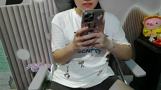 Snapshot of Emachiii chatting on 10-02-25, 12:36 Emachiii online show from 10-02-25, 12:36