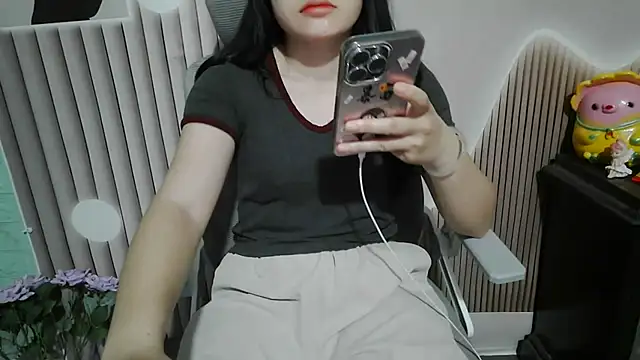 Snapshot of Emachiii chatting on 10-10-25, 12:11 Emachiii online show from 10-10-25, 12:11