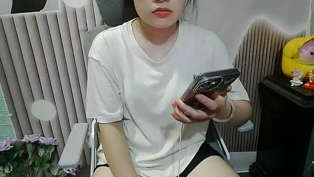 Snapshot of Emachiii chatting on 10-07-25, 01:56 Emachiii online show from 10-07-25, 01:56