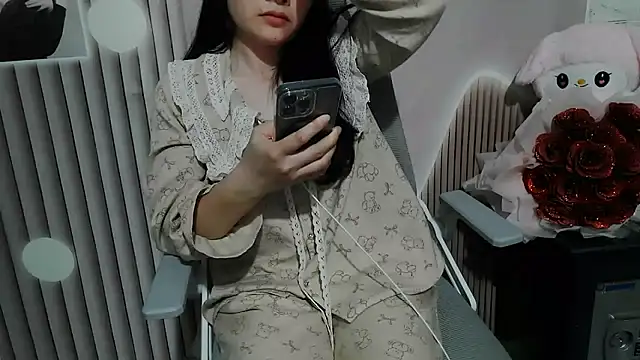 Emachiii online show from 11-23-25, 01:43