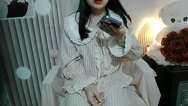 Snapshot of Emachiii chatting on 11-13-25, 12:53 Emachiii online show from 11-13-25, 12:53