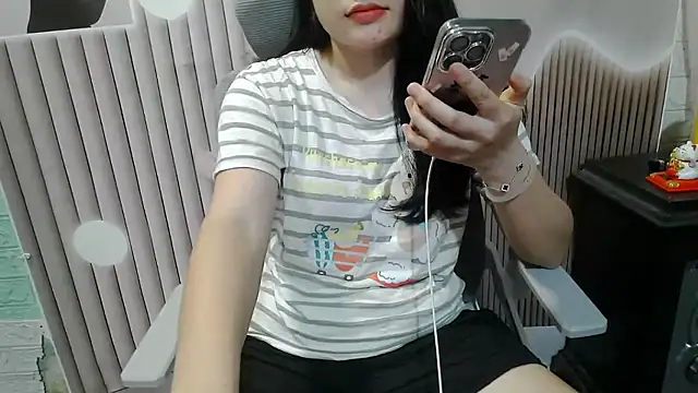 Snapshot of Emachiii chatting on 09-28-25, 04:30 Emachiii online show from 09-28-25, 04:30