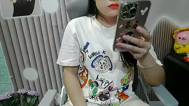 Snapshot of Emachiii chatting on 10-05-25, 01:29 Emachiii online show from 10-05-25, 01:29