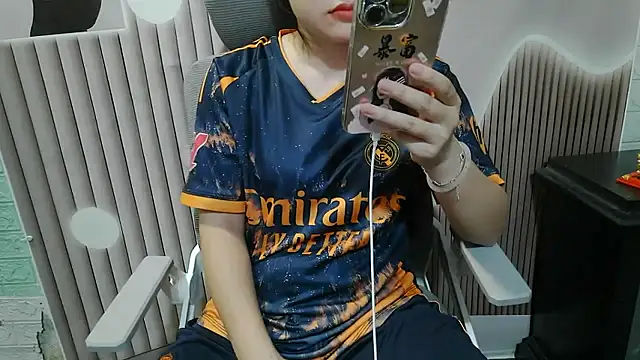 Snapshot of Emachiii chatting on 09-10-25, 05:50 Emachiii online show from 09-10-25, 05:50