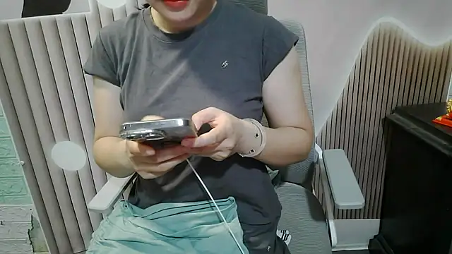 Snapshot of Emachiii chatting on 09-21-25, 12:54 Emachiii online show from 09-21-25, 12:54