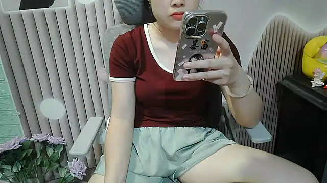 Snapshot of Emachiii chatting on 10-08-25, 11:45 Emachiii online show from 10-08-25, 11:45