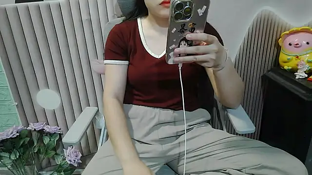 Snapshot of Emachiii chatting on 10-09-25, 01:06 Emachiii online show from 10-09-25, 01:06