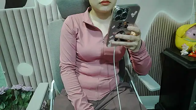 Snapshot of Emachiii chatting on 10-07-25, 12:55 Emachiii online show from 10-07-25, 12:55