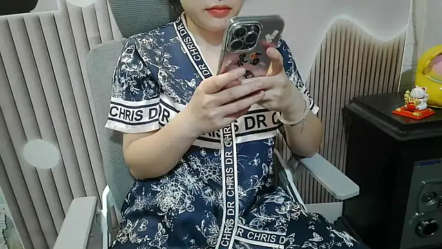 Snapshot of Emachiii chatting on 09-26-25, 12:50 Emachiii online show from 09-26-25, 12:50