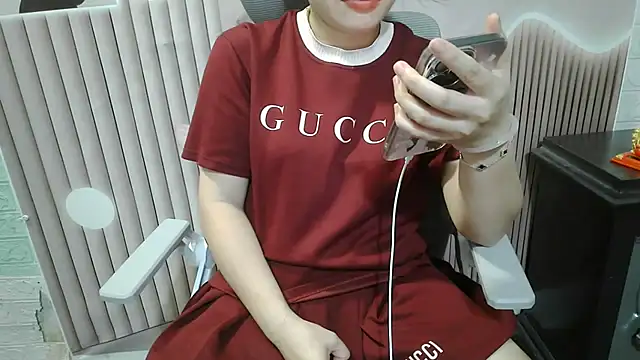 Snapshot of Emachiii chatting on 09-11-25, 12:10 Emachiii online show from 09-11-25, 12:10