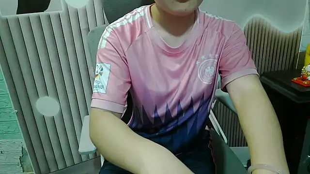 Snapshot of Emachiii chatting on 09-23-25, 12:23 Emachiii online show from 09-23-25, 12:23