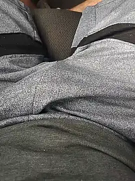 Snapshot of chef82 chatting on 11-04-25, 09:35 chef82 online show from 11-04-25, 09:35