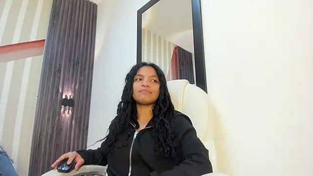 Snapshot of LittleeStar chatting on 06-12-26, 08:39 LittleeStar online show from 06-12-26, 08:39