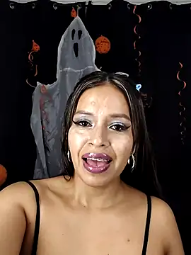 Snapshot of AntonelaMorriz chatting on 10-25-25, 06:45 AntonelaMorriz online show from 10-25-25, 06:45