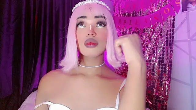 Snapshot of Aishasexy18 chatting on 09-21-25, 06:40 Aishasexy18 online show from 09-21-25, 06:40