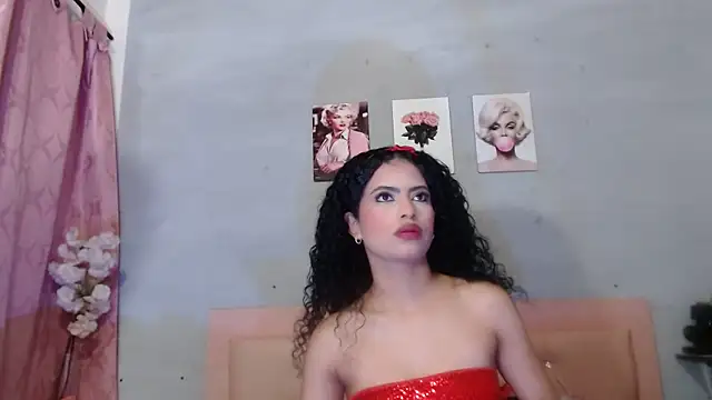 Adut Akech online show from 12-17-25, 01:05