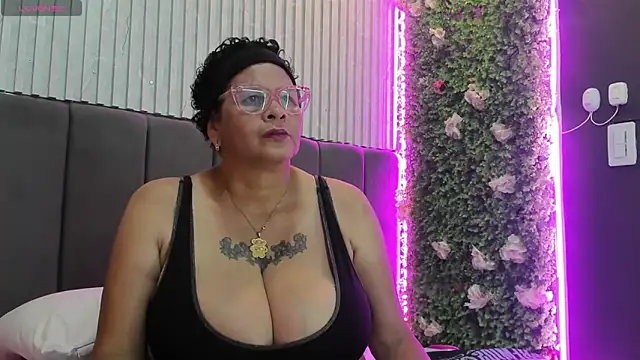 DinaDIRTY online show from 10-25-25, 08:53