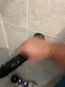 Snapshot of BobKat chatting on 10-22-25, 02:27 BobKat online show from 10-22-25, 02:27