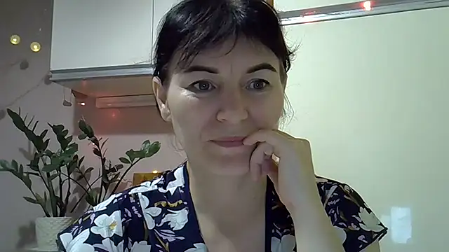 Krystal 82 online show from 10-24-25, 10:20