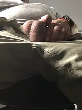 Snapshot of Malesub-84 chatting on 05-19-26, 02:35 Malesub-84 online show from 05-19-26, 02:35