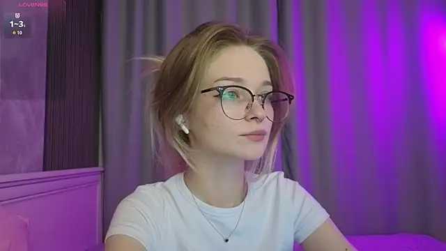 Snapshot of vialeta_baby chatting on 10-04-25, 11:06 vialeta baby online show from 10-04-25, 11:06