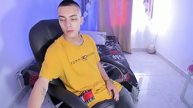 Dereck Boy8 online show from 11-24-25, 07:47