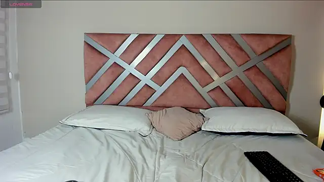 Rachell criss online show from 10-18-25, 03:41