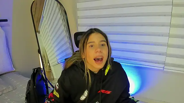 Rachell criss online show from 11-26-25, 04:01