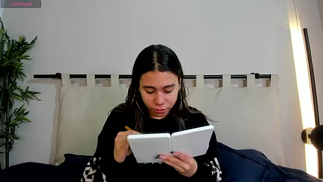 Snapshot of Rachell_criss chatting on 04-29-26, 03:54 Rachell criss online show from 04-29-26, 03:54