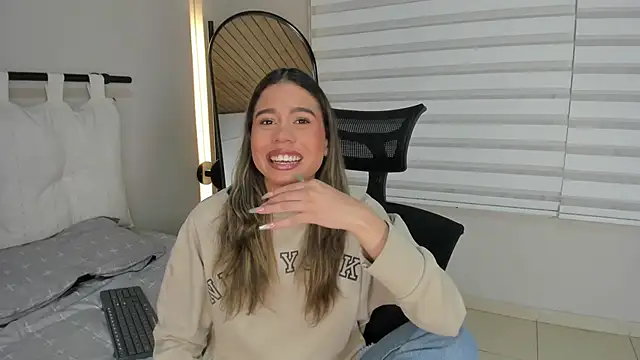 Rachell criss online show from 11-28-25, 04:01