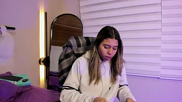 Rachell criss online show from 10-03-25, 05:09