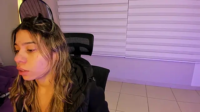 Rachell criss online show from 10-02-25, 04:05