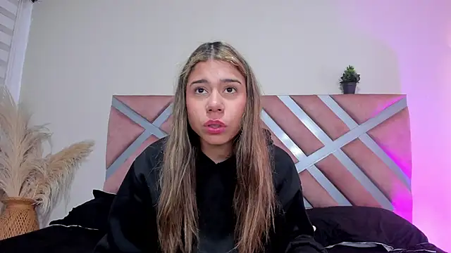 Snapshot of Rachell_criss chatting on 06-02-26, 04:23 Rachell criss online show from 06-02-26, 04:23