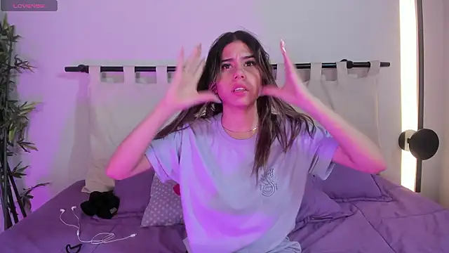 Snapshot of Rachell_criss chatting on 02-28-26, 04:12 Rachell criss online show from 02-28-26, 04:12