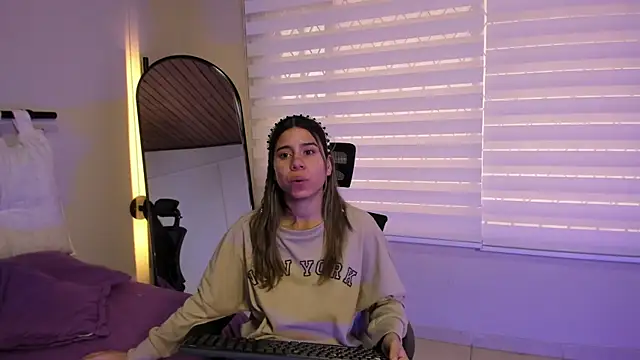 Rachell criss online show from 10-06-25, 06:08