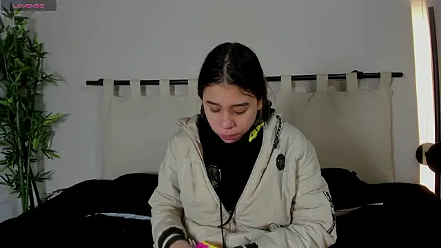 Snapshot of Rachell_criss chatting on 02-14-26, 04:02 Rachell criss online show from 02-14-26, 04:02