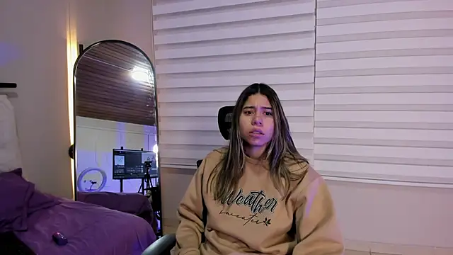 Rachell criss online show from 10-04-25, 04:03