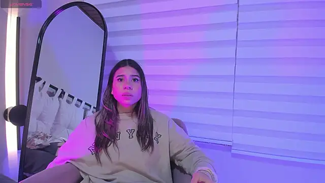 Snapshot of Rachell_criss chatting on 02-25-26, 04:01 Rachell criss online show from 02-25-26, 04:01