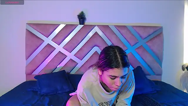 Rachell criss online show from 09-26-25, 03:46