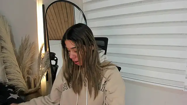 Rachell criss online show from 10-28-25, 04:02