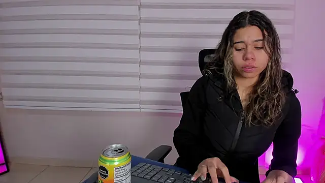 Rachell criss online show from 11-16-25, 04:17