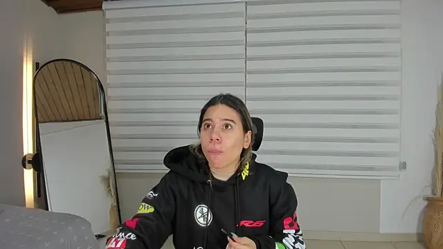 Rachell criss online show from 11-30-25, 04:02