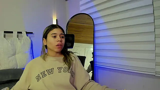 Rachell criss online show from 09-17-25, 04:03