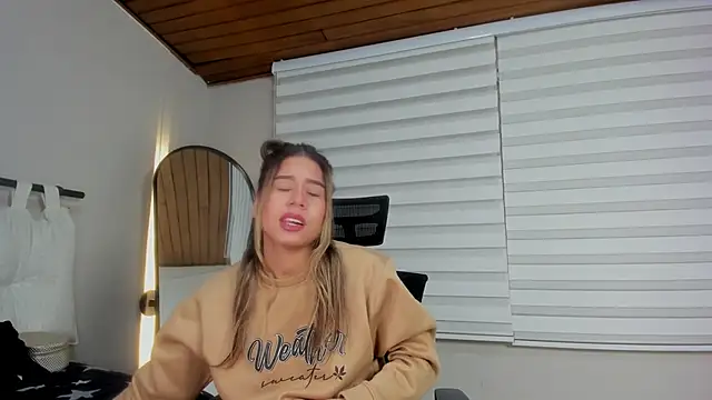 Rachell criss online show from 10-12-25, 04:03