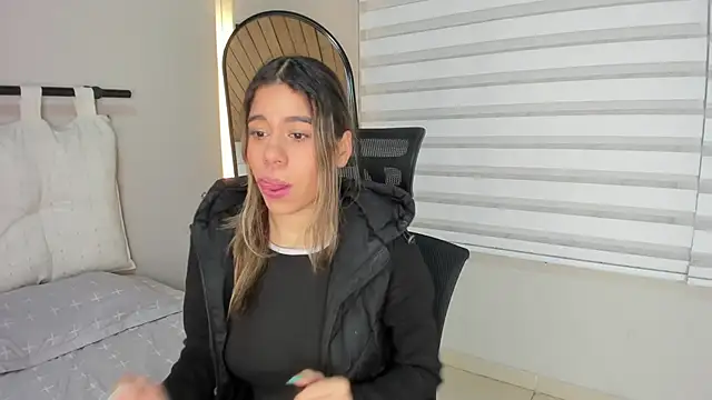 Rachell criss online show from 11-29-25, 04:01