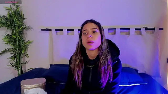 Snapshot of Rachell_criss chatting on 02-13-26, 04:12 Rachell criss online show from 02-13-26, 04:12