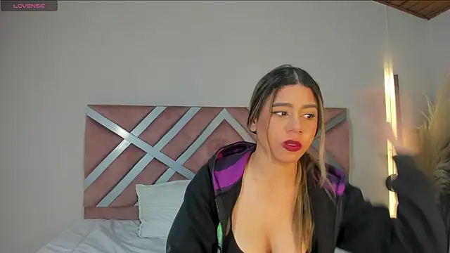 Rachell criss online show from 10-21-25, 04:01