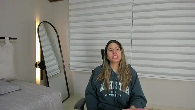 Rachell criss online show from 11-27-25, 04:02