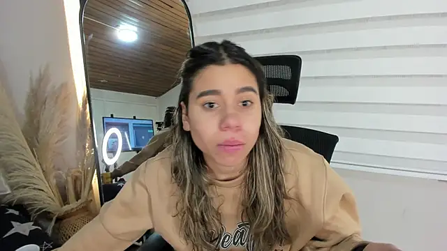 Rachell criss online show from 10-30-25, 04:33